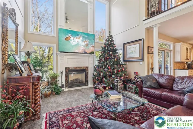 $895,000 | 25 Saddle Lane, Easton, PA 18045