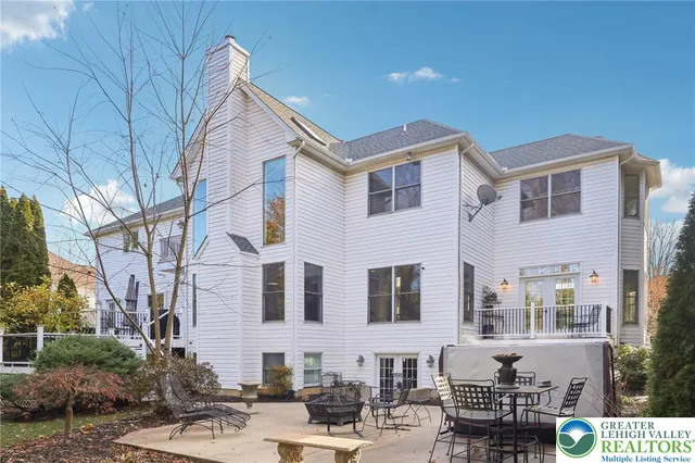 $895,000 | 25 Saddle Lane, Easton, PA 18045