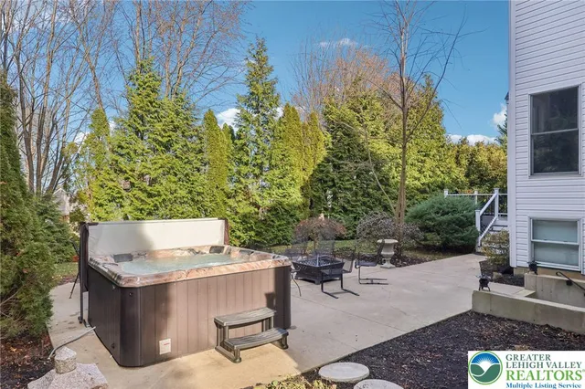 $895,000 | 25 Saddle Lane, Easton, PA 18045