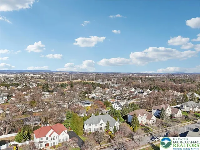 $895,000 | 25 Saddle Lane, Easton, PA 18045