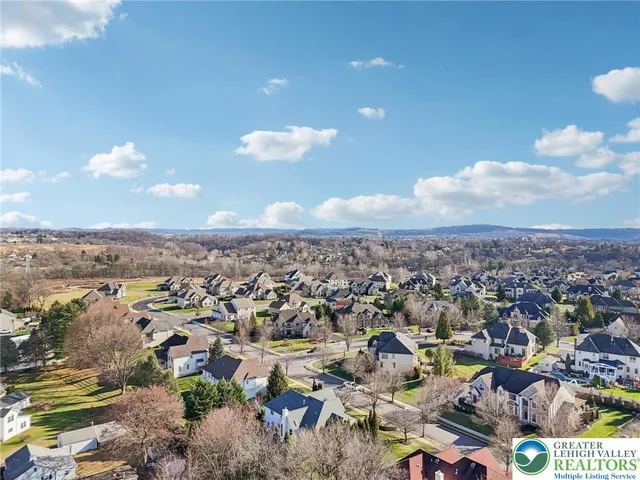 $895,000 | 25 Saddle Lane, Easton, PA 18045