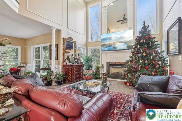 $895,000 | 25 Saddle Lane, Easton, PA 18045