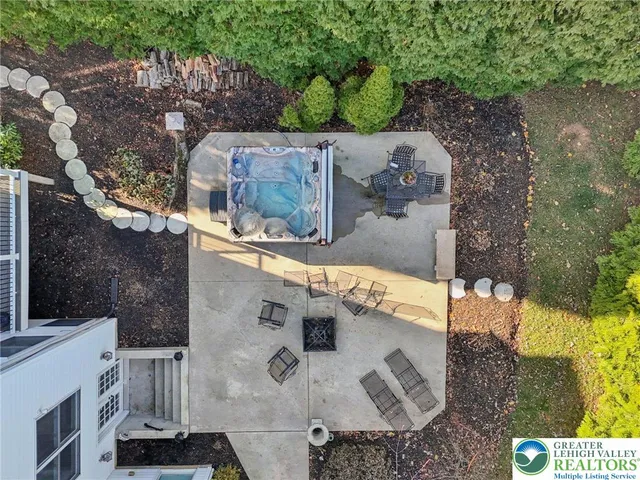 $895,000 | 25 Saddle Lane, Easton, PA 18045