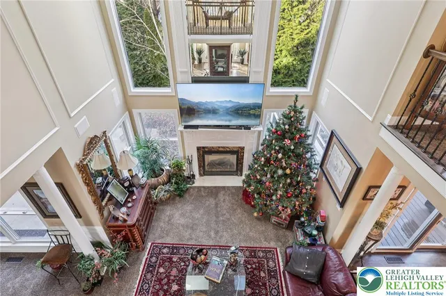 $895,000 | 25 Saddle Lane, Easton, PA 18045