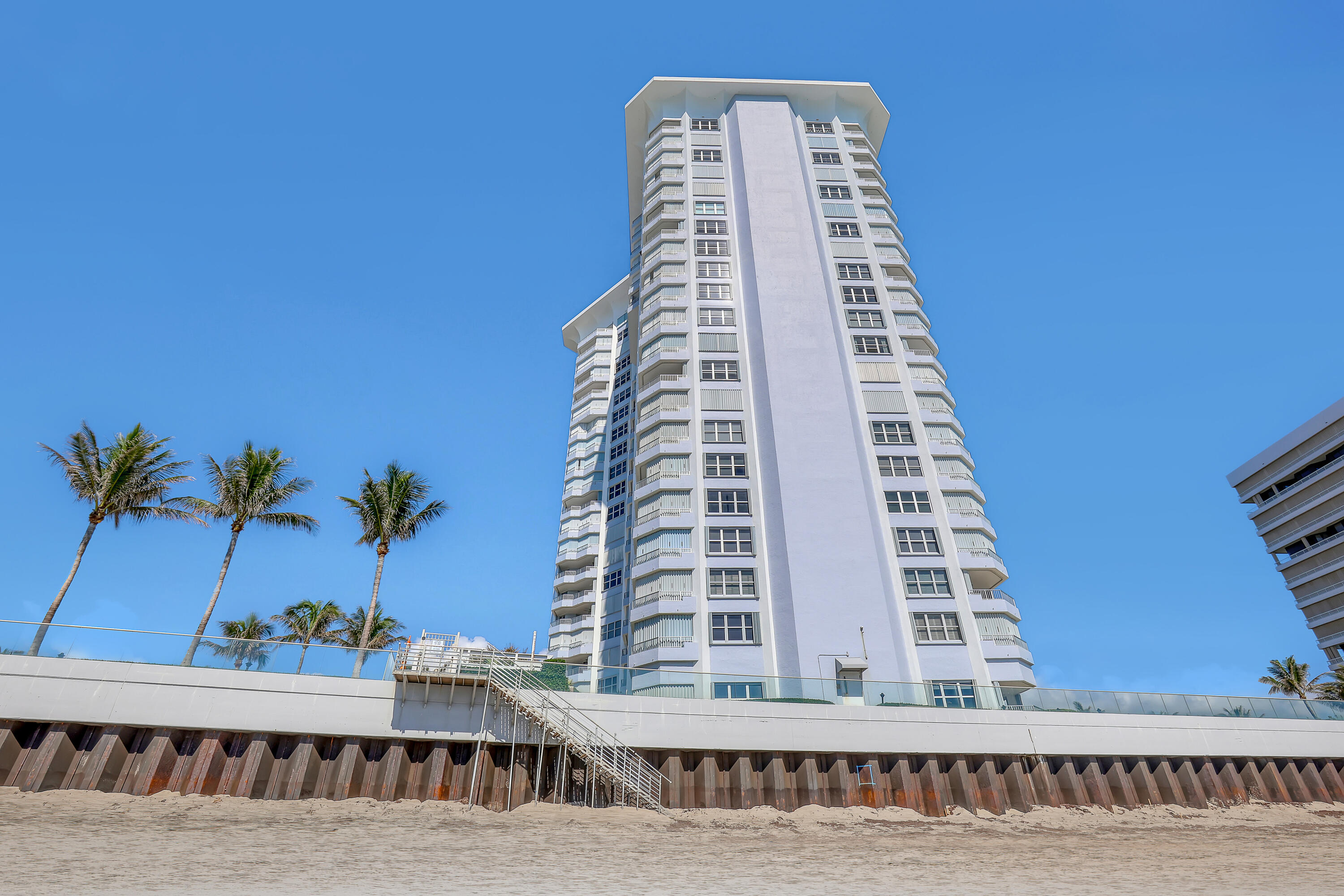 5200 North Ocean Drive, Unit 1902 Riviera Beach, FL 33404 - Photo 2 of 104 5200 N Ocean (18)e