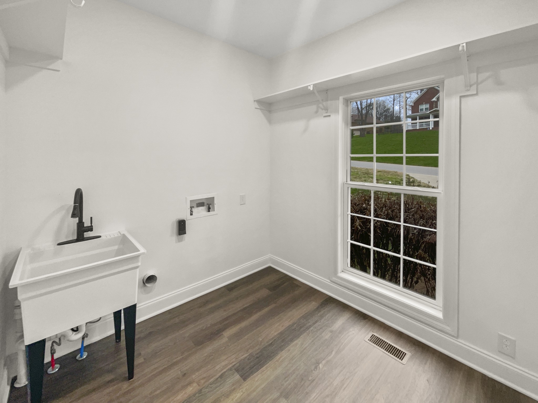 2058 Mossy Oak Circle Clarksville, TN 37043 - Photo 22 of 38 a view of an empty room with a window