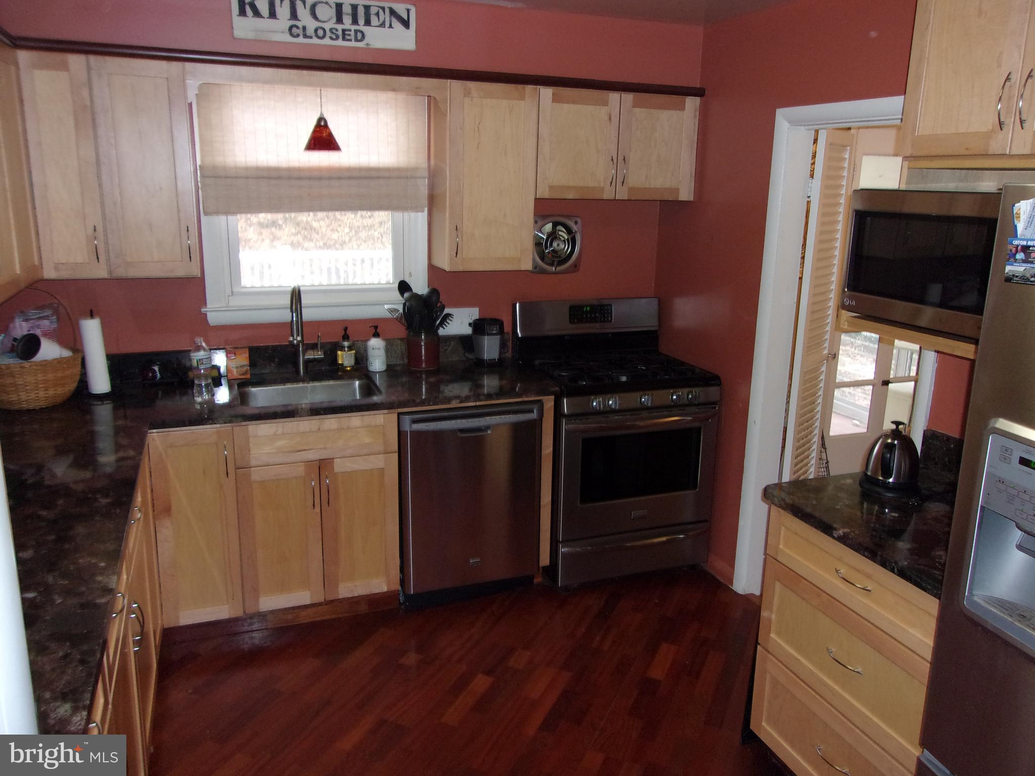 1916 Rollingwood Road Baltimore, MD 21228 - Photo 2 of 24 Kitchen