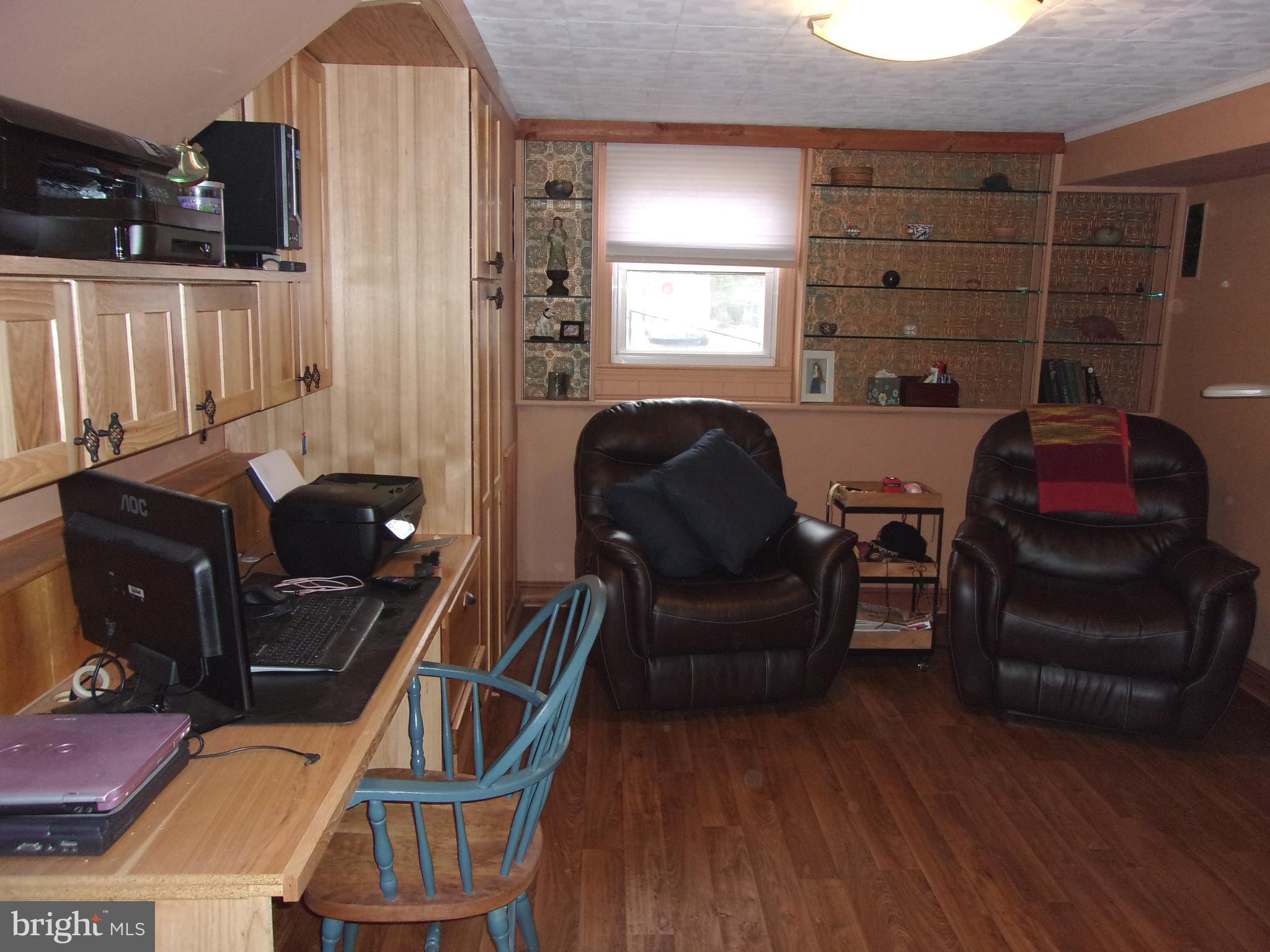 1916 Rollingwood Road Baltimore, MD 21228 - Photo 17 of 24 Family Room