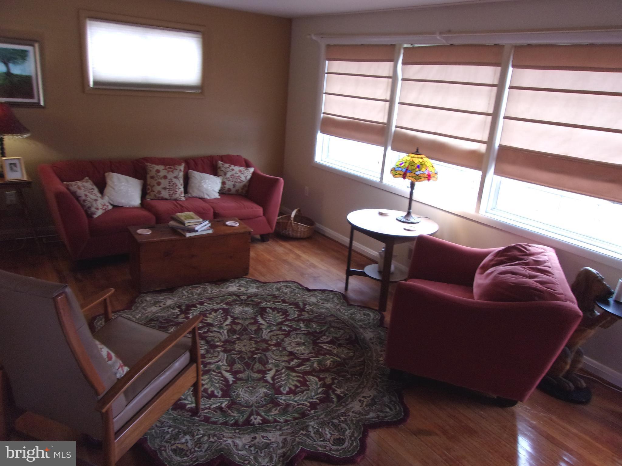 1916 Rollingwood Road Baltimore, MD 21228 - Photo 3 of 24 Living Room