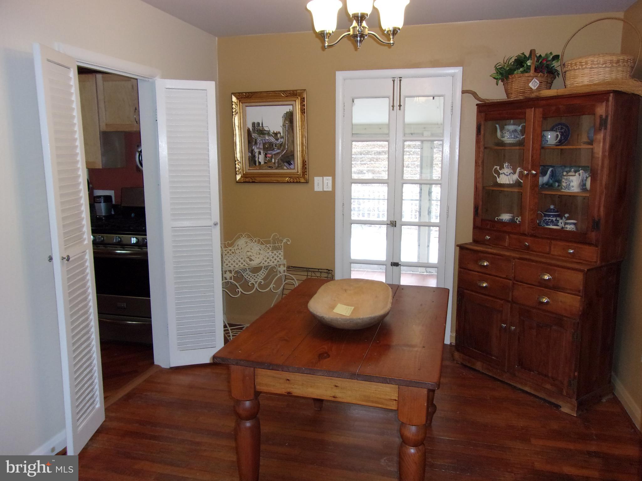 1916 Rollingwood Road Baltimore, MD 21228 - Photo 4 of 24 Dining Room