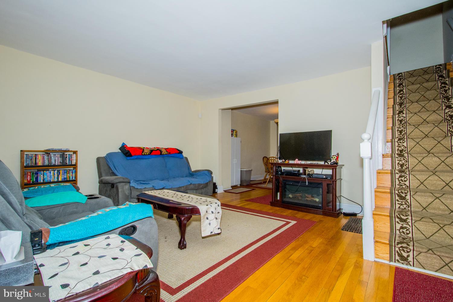 144 West Edgevale Road Baltimore, MD 21225 - Photo 4 of 15 Living Room
