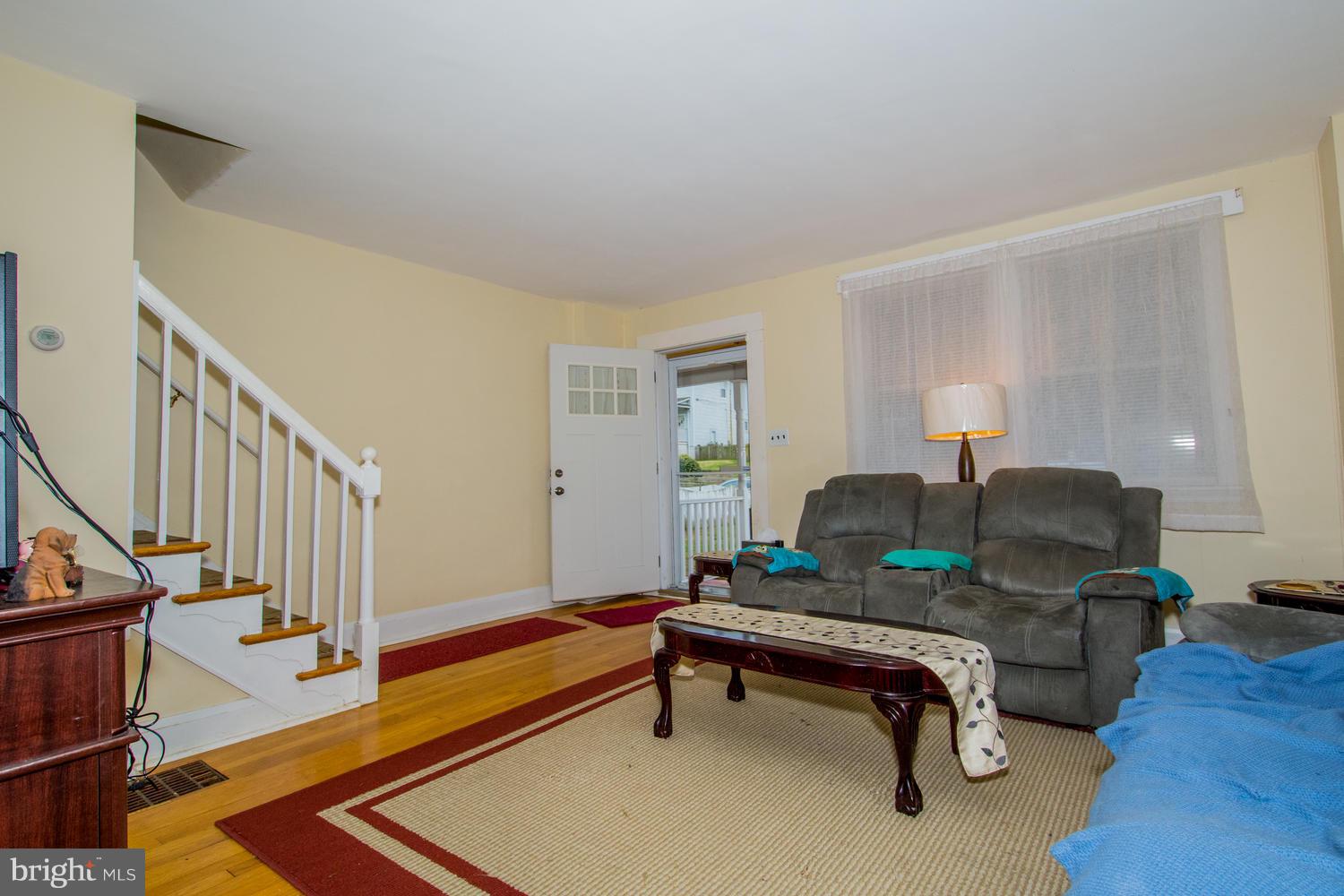 144 West Edgevale Road Baltimore, MD 21225 - Photo 5 of 15 Living Room