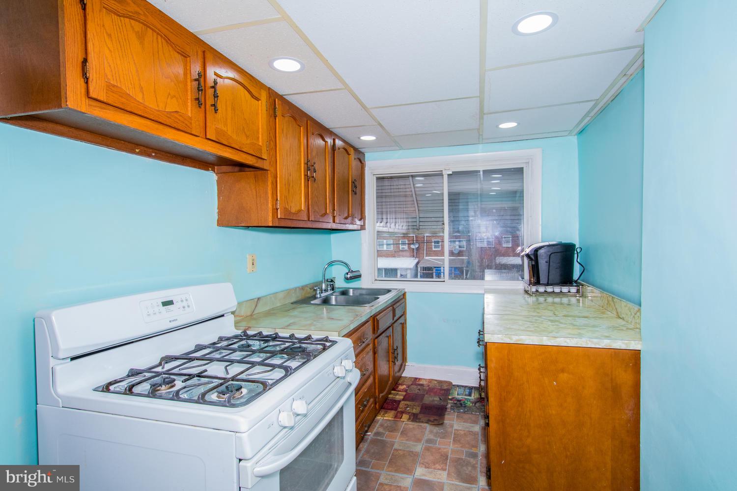 144 West Edgevale Road Baltimore, MD 21225 - Photo 8 of 15 Kitchen