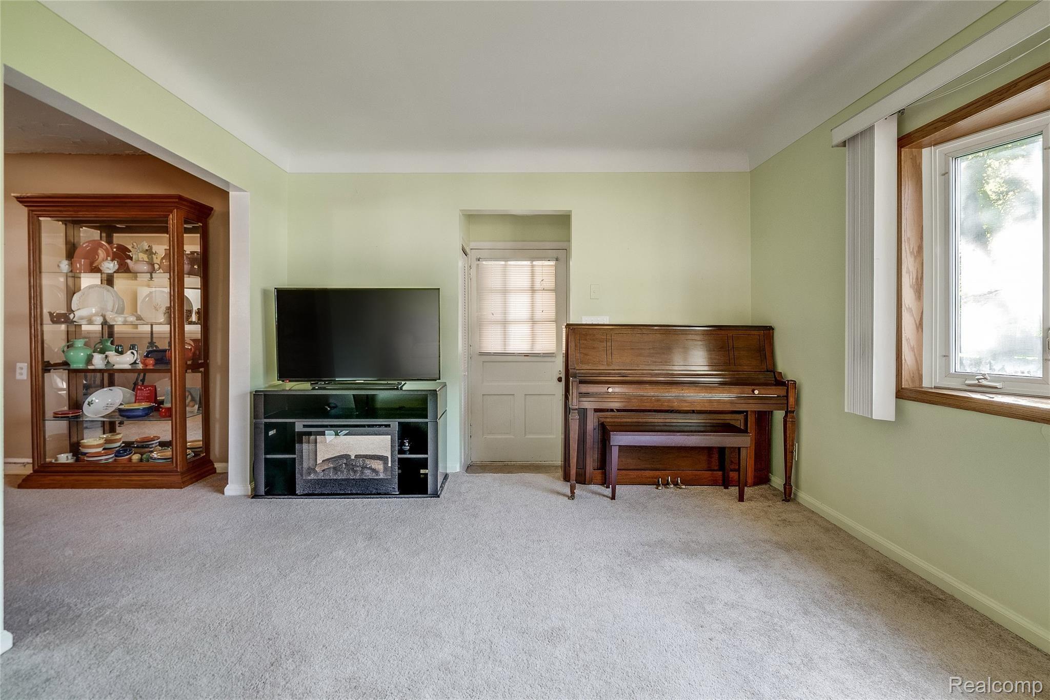 5270 Drayton Road Clarkston, MI 48346 - Photo 19 of 29 Interiors (11 of 24).jpg