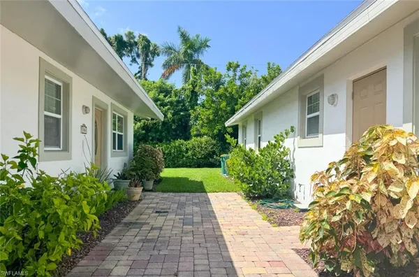 $1,895 | 746 109th Avenue North, Naples, FL 34108