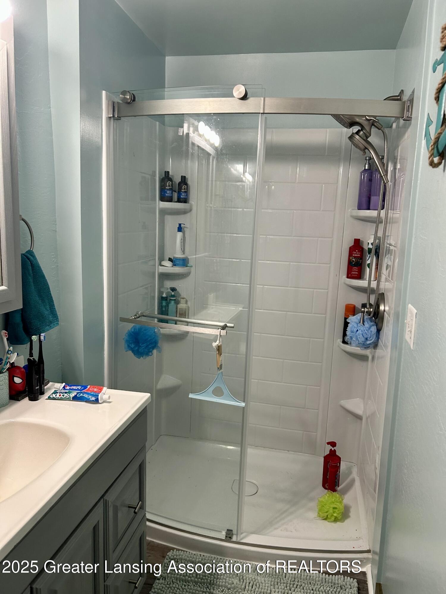 711 East Center Street Ithaca, MI 48847 - Photo 12 of 18 Bathroom