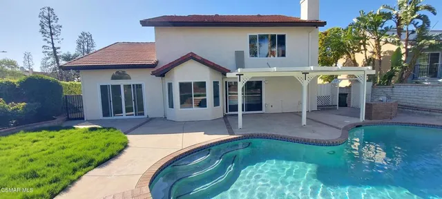 a view of a pathway with a backyard