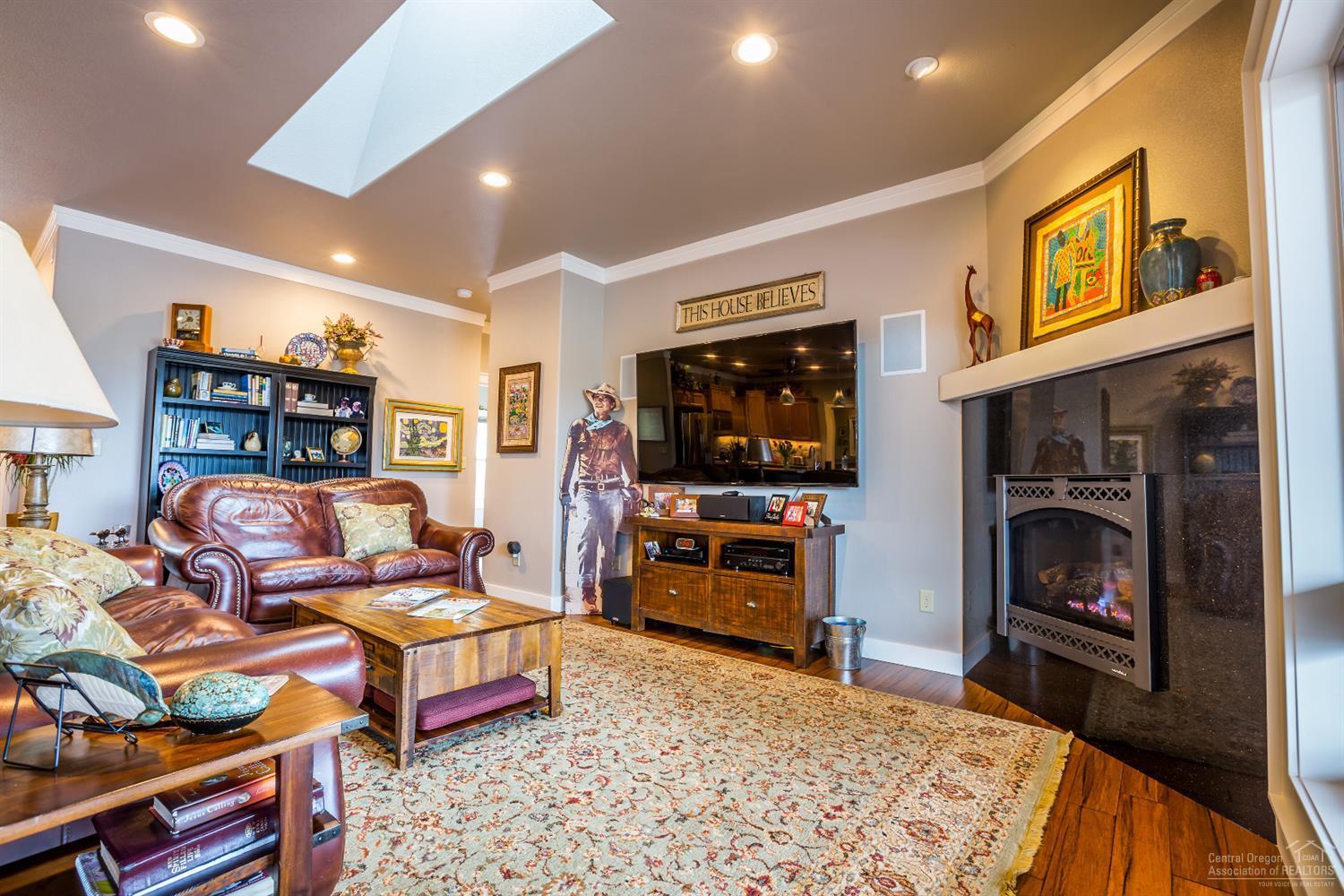 1036 Southwest Rimrock Way Redmond, OR 97756 - Photo 10 of 24 Gallery Image 10
