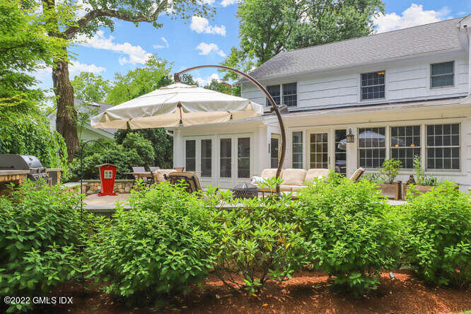 16 Hearthstone Drive Riverside, CT 06878 - Photo 2 of 35 6 Hearthstone Dr Riverside CT-small-002-