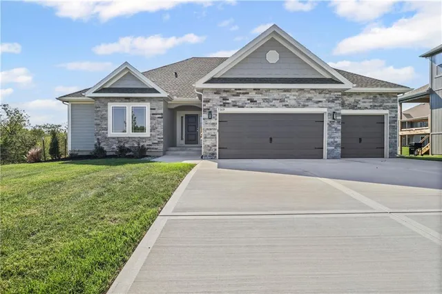 $606,740 | 7009 Northeast 102nd Court, Kansas City, MO 64156