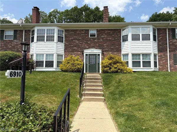 $1,485 | 6910 Carriage Hill Drive, Unit 103, Brecksville, OH 44141