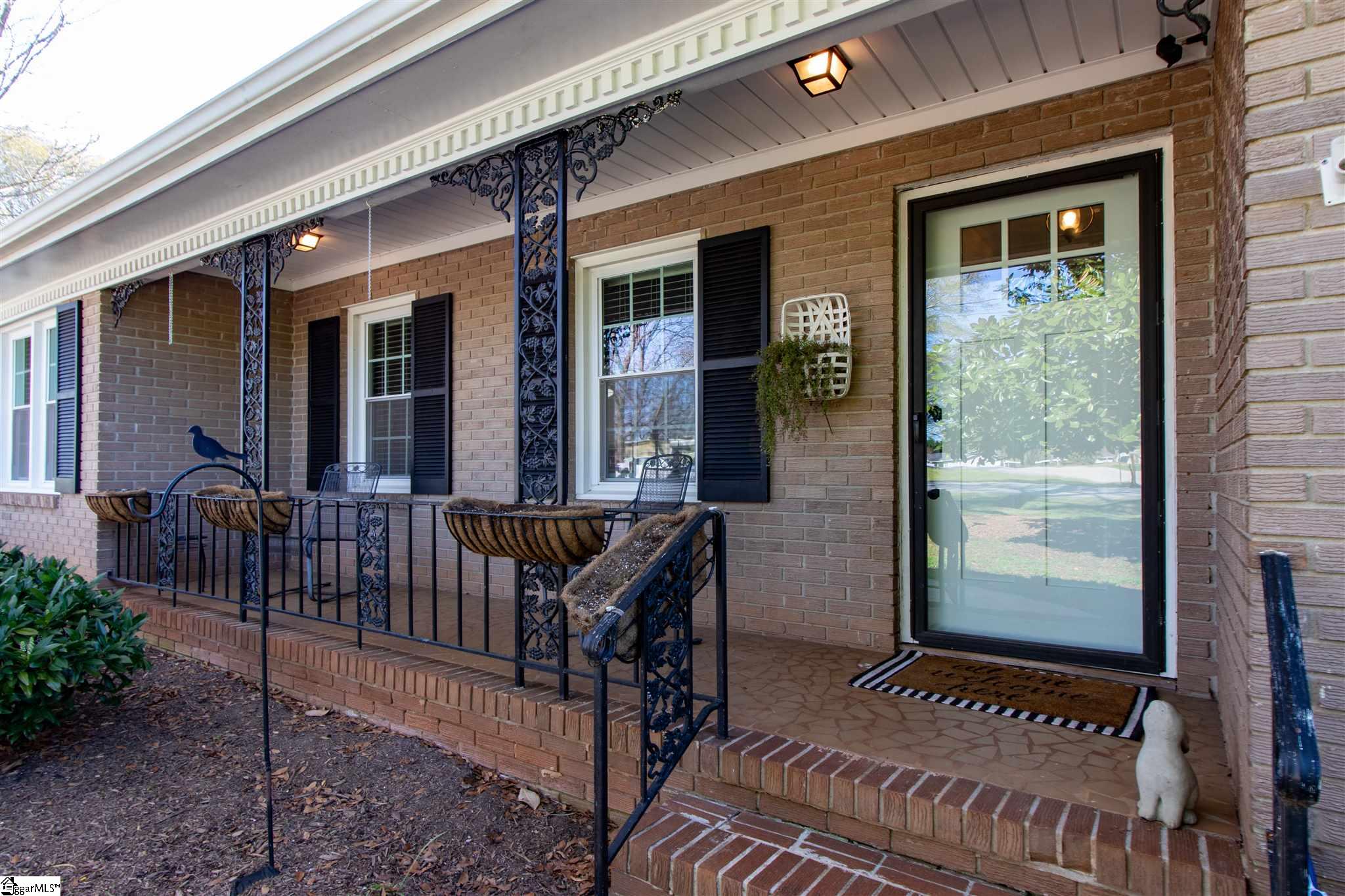 113 Wolfe Road Greer, SC 29650 - Photo 2 of 26 Gallery Image 2
