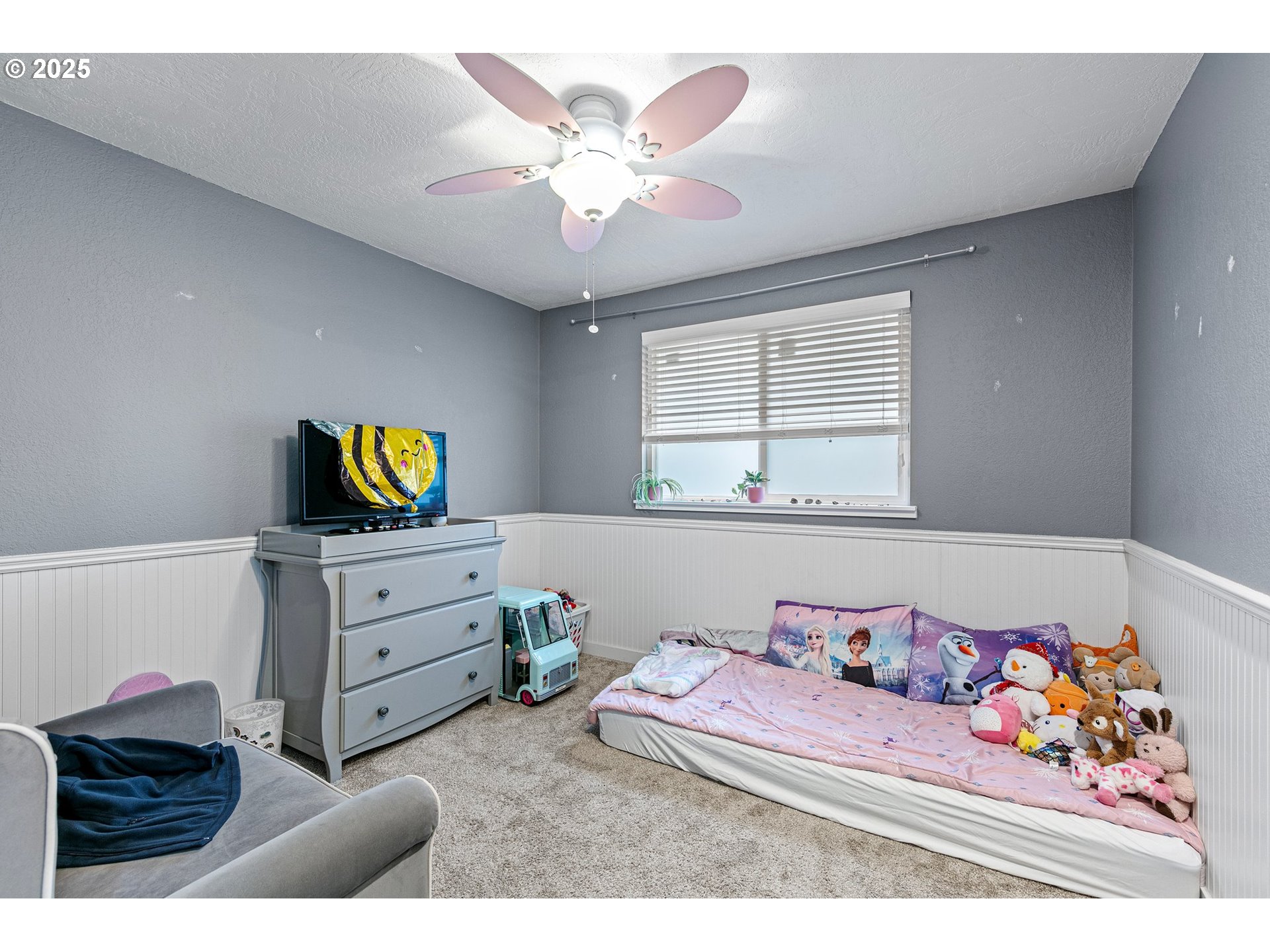 750 68th Street Springfield, OR 97478 - Photo 20 of 36 a bedroom with a bed and a dresser