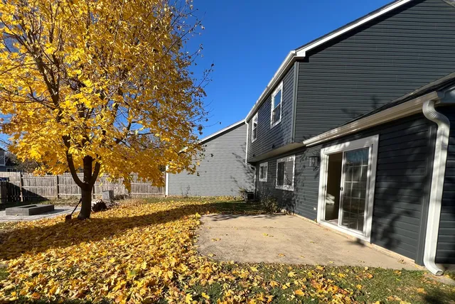 $2,700 | 1373 Cimarron Court, Elgin, IL 60120