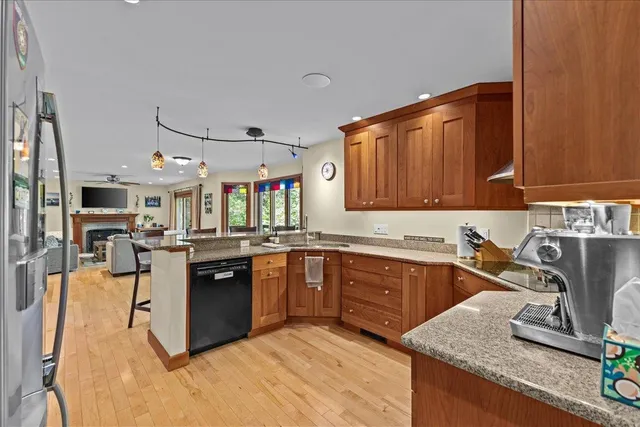 $799,000 | 362 Hidden Oaks Drive, Colchester, VT 05446