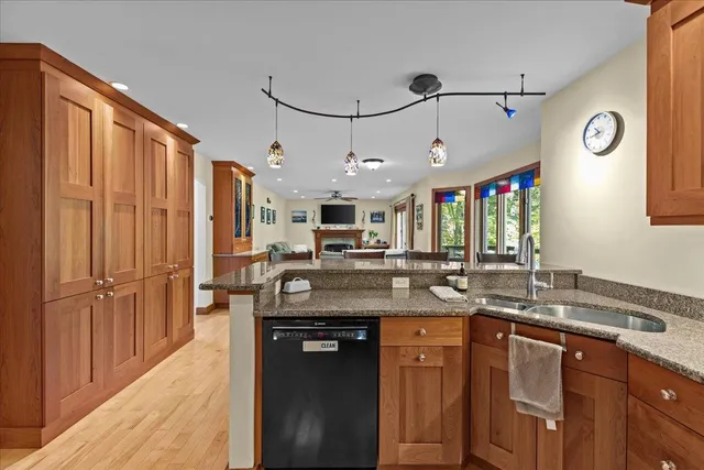 $799,000 | 362 Hidden Oaks Drive, Colchester, VT 05446