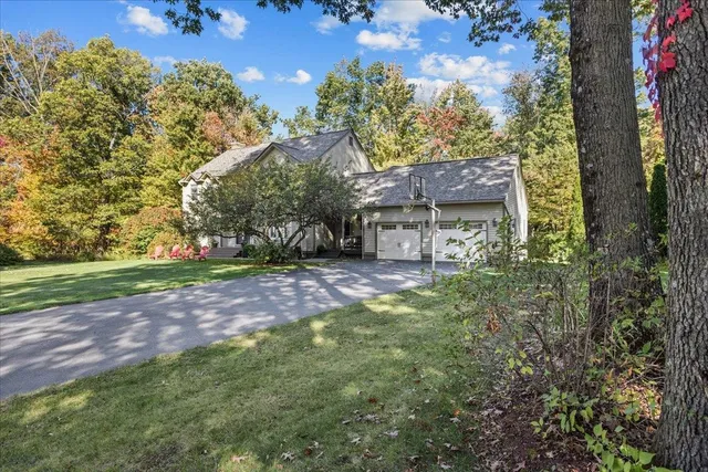 $799,000 | 362 Hidden Oaks Drive, Colchester, VT 05446