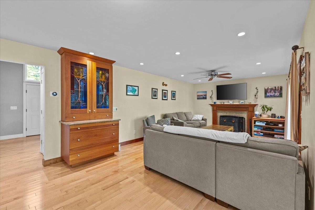 362 Hidden Oaks Drive Colchester, VT 05446 - Photo 9 of 45