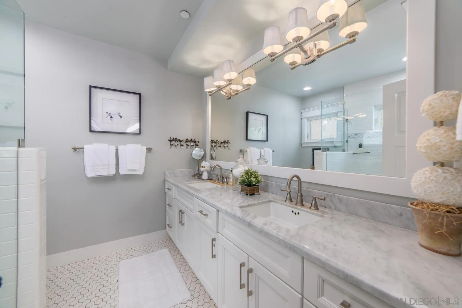 717 G Avenue Coronado, CA 92118 - Photo 19 of 33 a spacious bathroom with a double vanity sink and a mirror