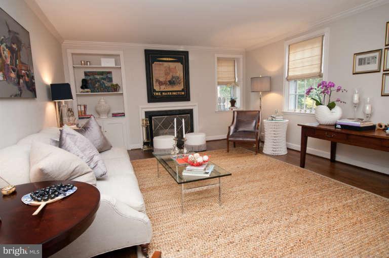 105 Goodale Road Baltimore, MD 21212 - Photo 2 of 27 a living room with furniture and a wooden floor