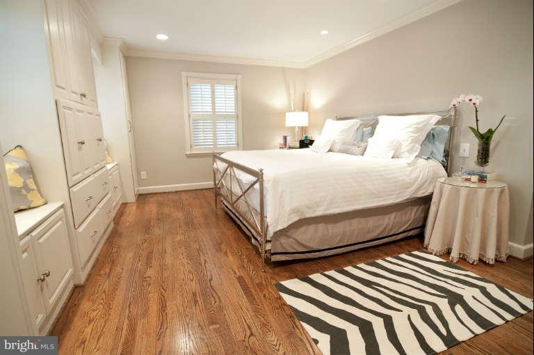 105 Goodale Road Baltimore, MD 21212 - Photo 12 of 27 a bedroom with a bed and wooden floor