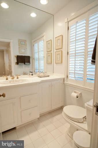 105 Goodale Road Baltimore, MD 21212 - Photo 15 of 27 a bathroom with a sink a toilet and mirror