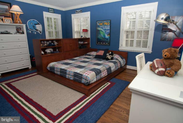 105 Goodale Road Baltimore, MD 21212 - Photo 16 of 27 a bedroom with bed and window