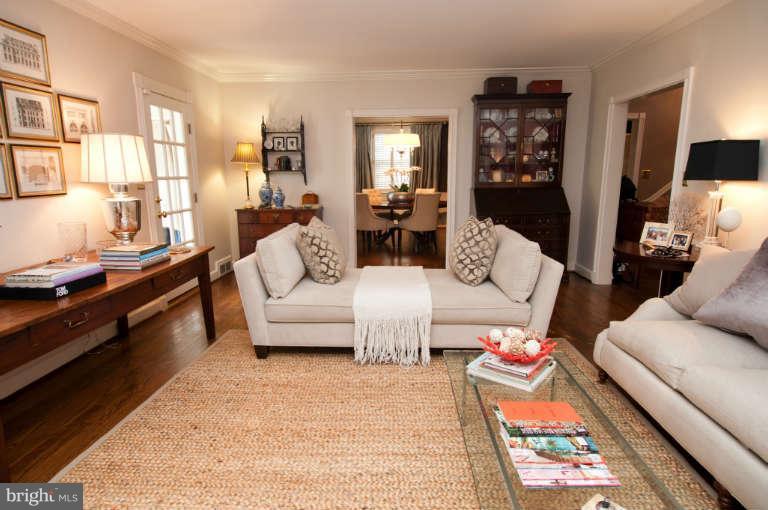 105 Goodale Road Baltimore, MD 21212 - Photo 3 of 27 a living room with furniture and a couch