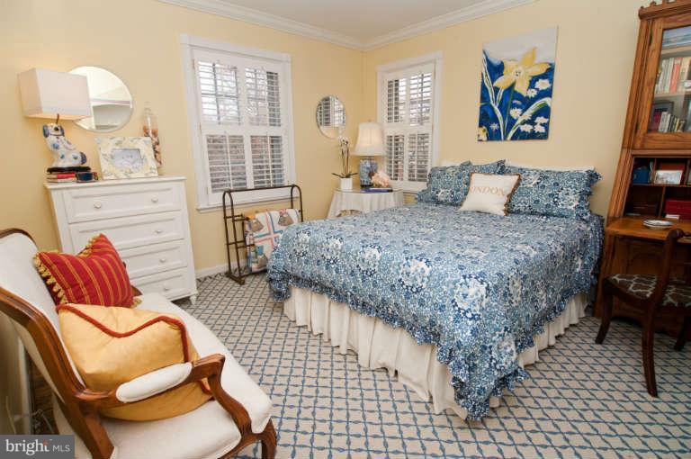 105 Goodale Road Baltimore, MD 21212 - Photo 21 of 27 a bedroom with a bed and wooden floor