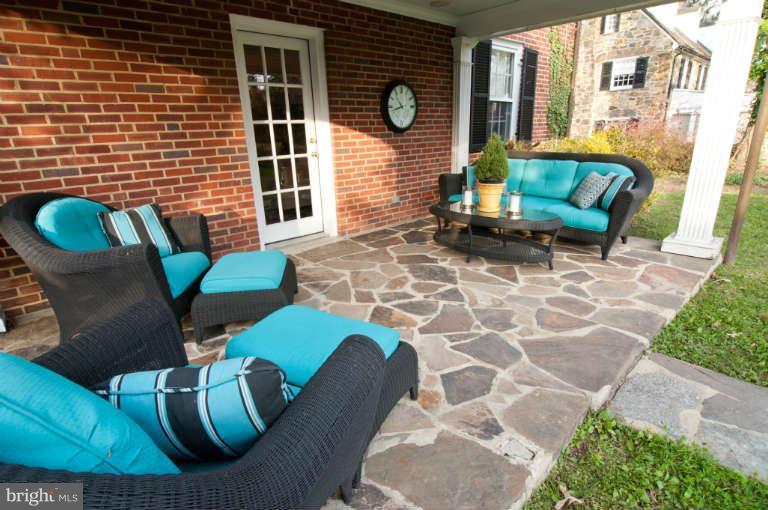 105 Goodale Road Baltimore, MD 21212 - Photo 26 of 27 a backyard of a house with seating space