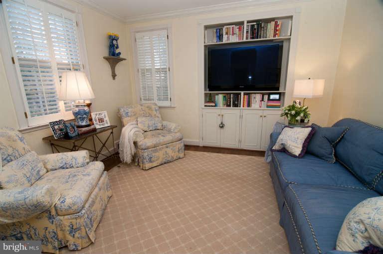 105 Goodale Road Baltimore, MD 21212 - Photo 10 of 27 a living room with furniture and a flat screen tv