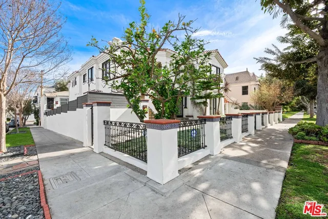 $2,995 | 502 Smithwood Drive, Unit 1/4, Beverly Hills, CA 90212