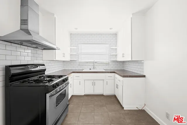 $2,995 | 502 Smithwood Drive, Unit 1/4, Beverly Hills, CA 90212