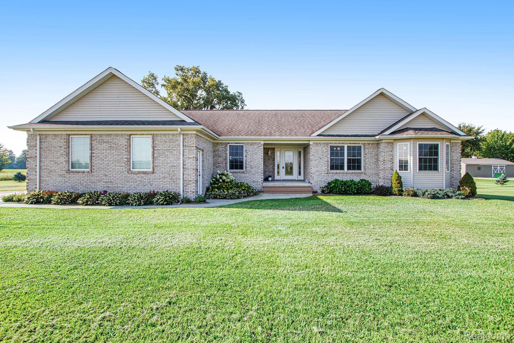 677 Mountview Road Lapeer, MI 48446 - Photo 2 of 42 BPG_0902.jpg
