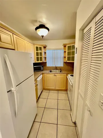 $145,000 | 13500 Northeast 3rd Court, Unit 412, North Miami, FL 33161