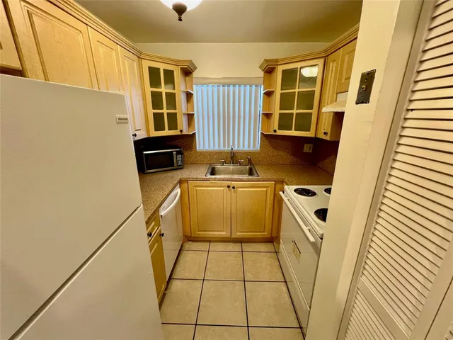 $145,000 | 13500 Northeast 3rd Court, Unit 412, North Miami, FL 33161