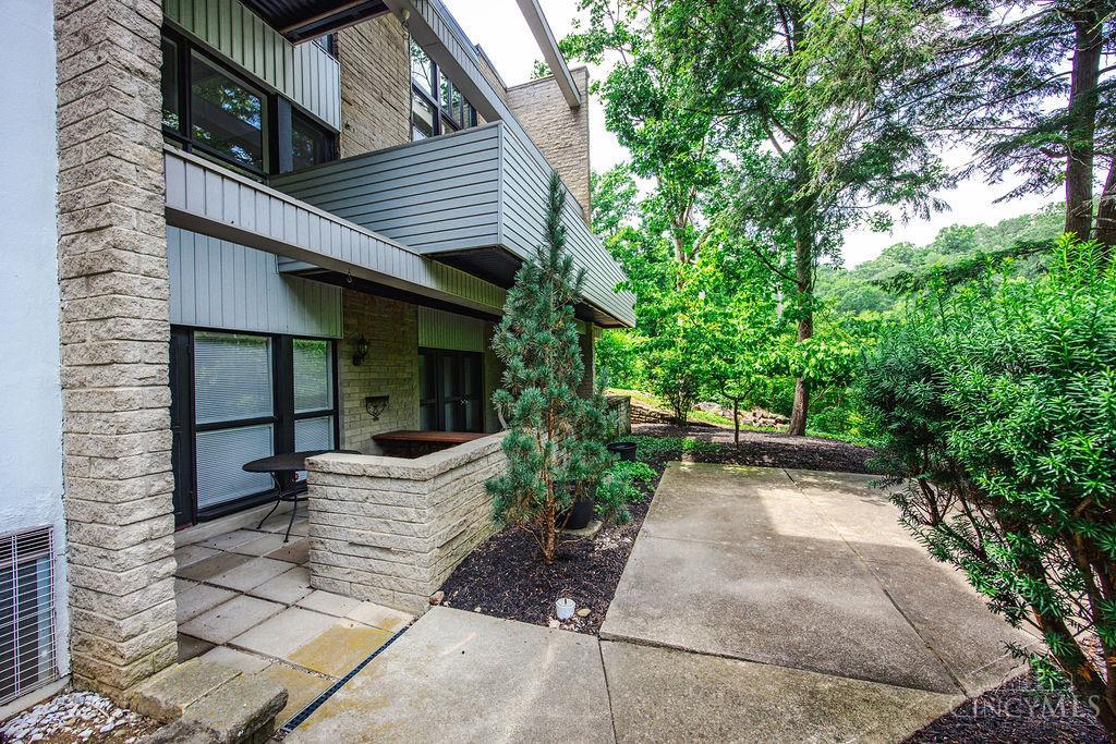399 West Galbraith Road, Unit 101 Cincinnati, OH 45215 - Photo 26 of 35