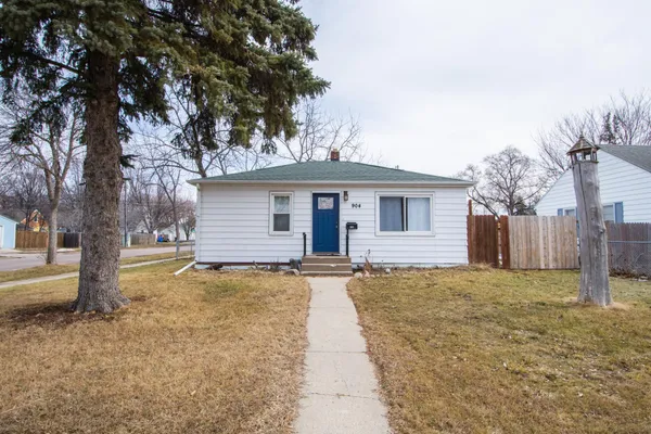 $207,500 | 904 18th Street South, Fargo, ND 58103