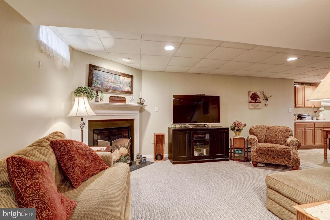 211 Deerfield Lane Lititz, PA 17543 - Photo 33 of 47 Gallery Image 33