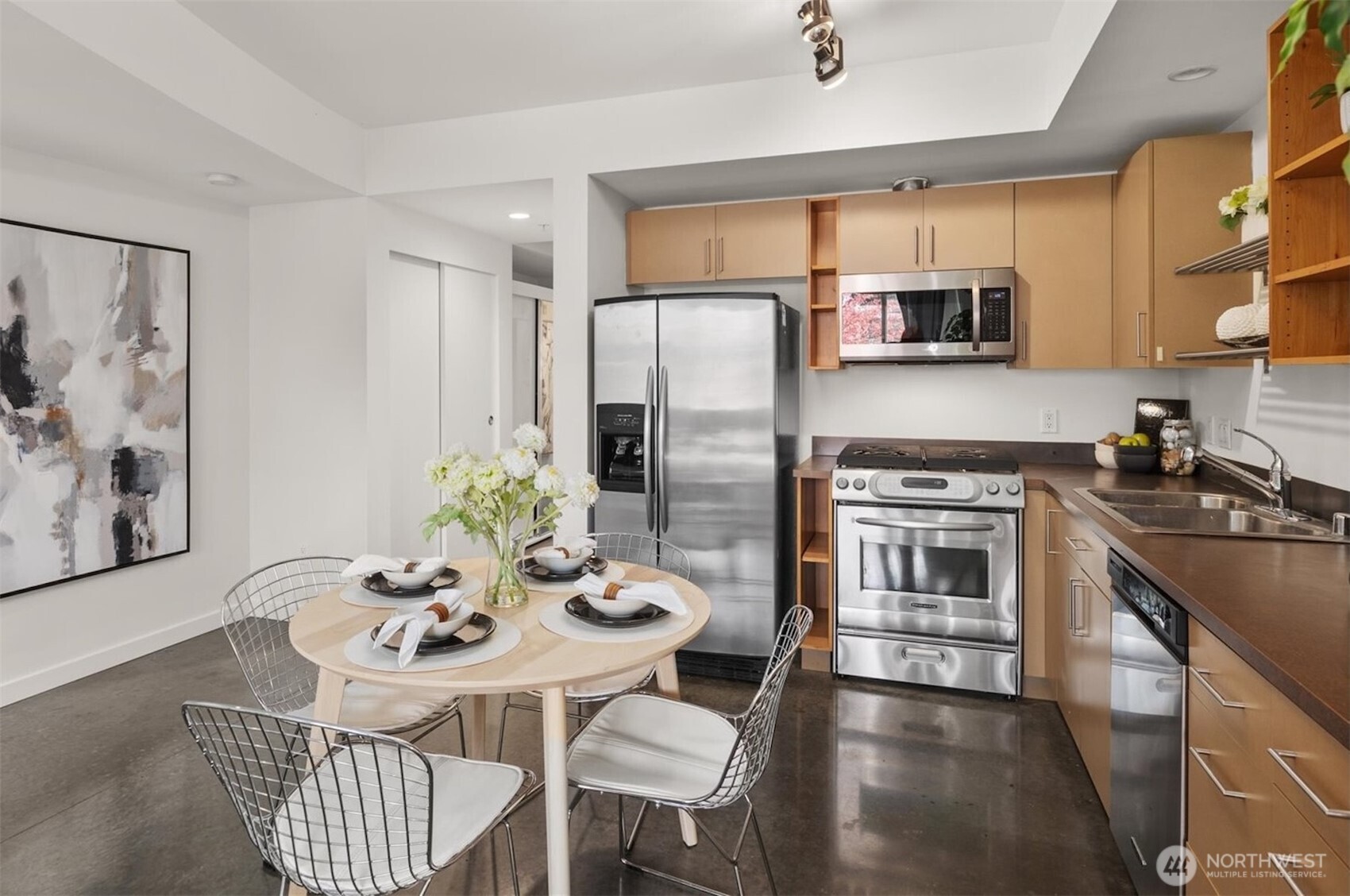 4422 Bagley Avenue North, Unit 108 Seattle, WA 98103 - Photo 7 of 26